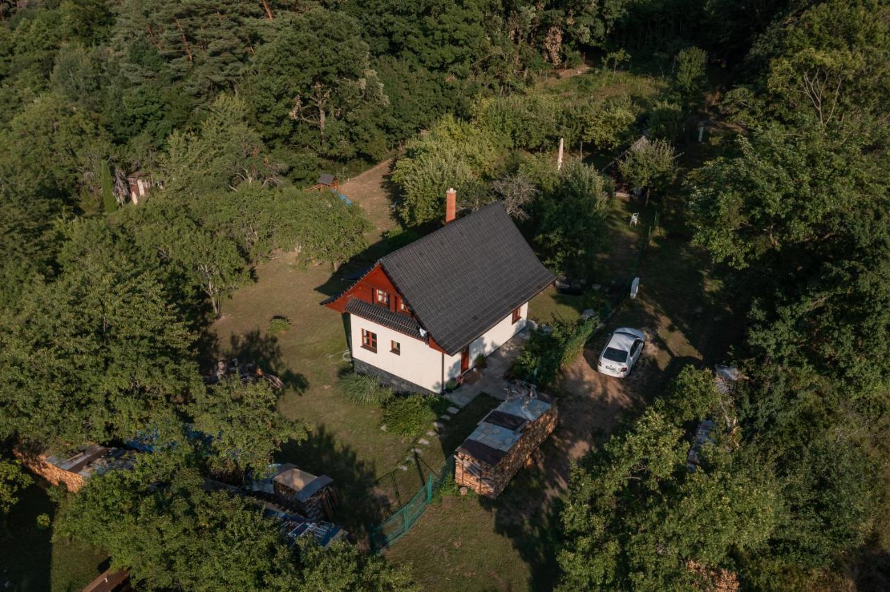 לוהקוביק Chata Nad Lazenskym Udolim מראה חיצוני תמונה